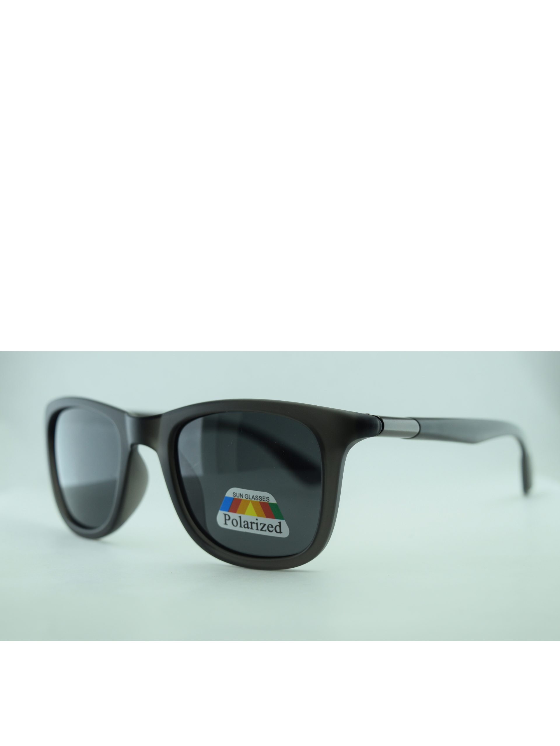 Anteojos de Sol de Plastico Gris livianos con protección UV | 8352GrCRNeC5