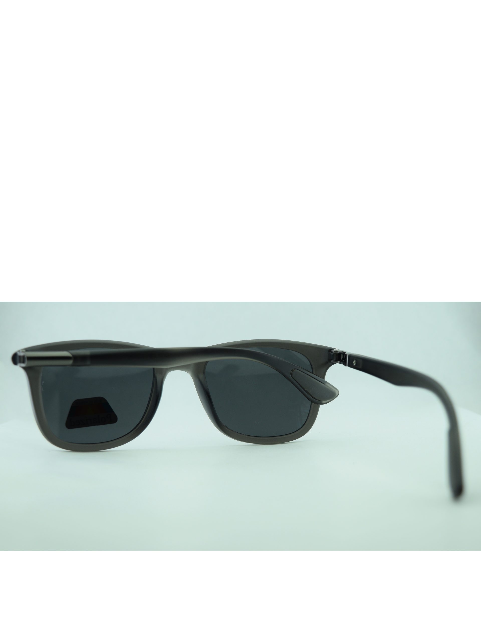Anteojos de Sol de Plastico Gris livianos con protección UV | 8352GrCRNeC5