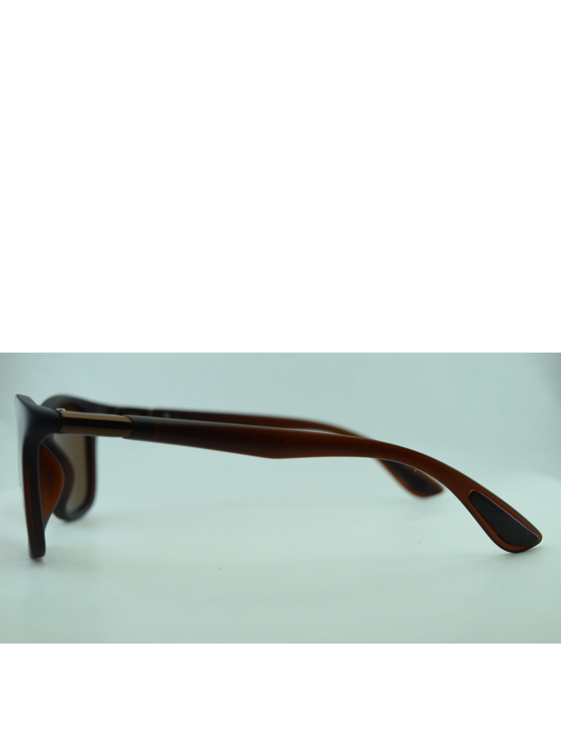 Anteojos de Sol de Plastico Negro livianos con protección UV | 8352NeCRMaC2