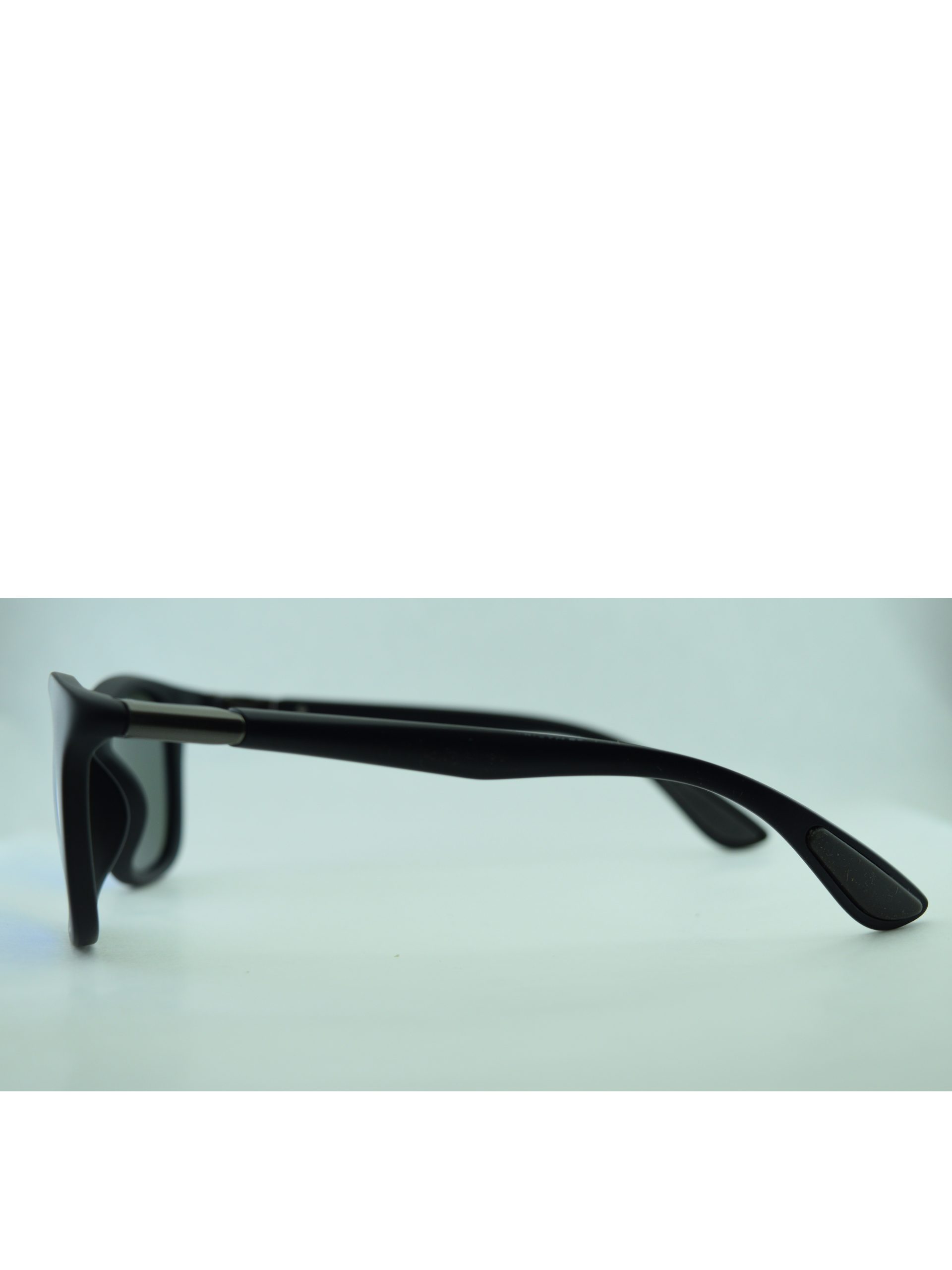 Anteojos de Sol de Plastico Negro livianos con protección UV | 8352NeCRazC6