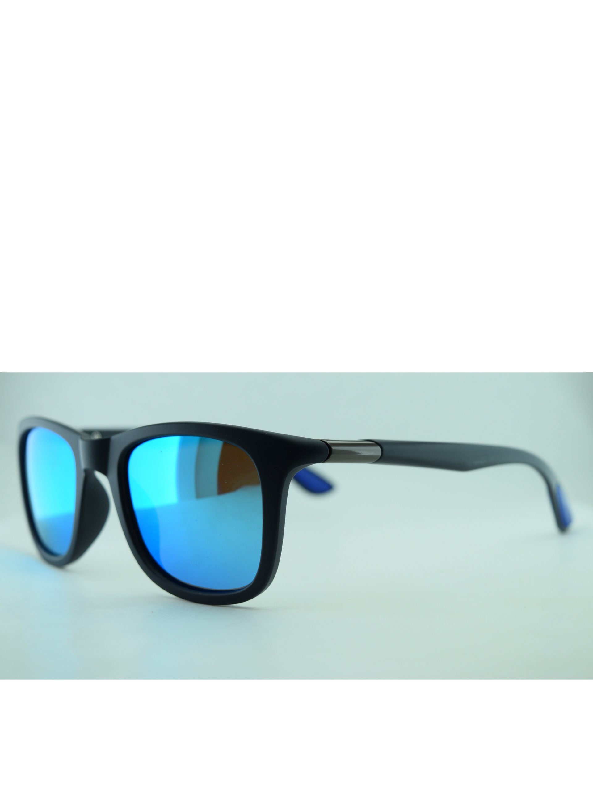 Anteojos de Sol de Plastico Negro livianos con protección UV | 8352NeCRceC7