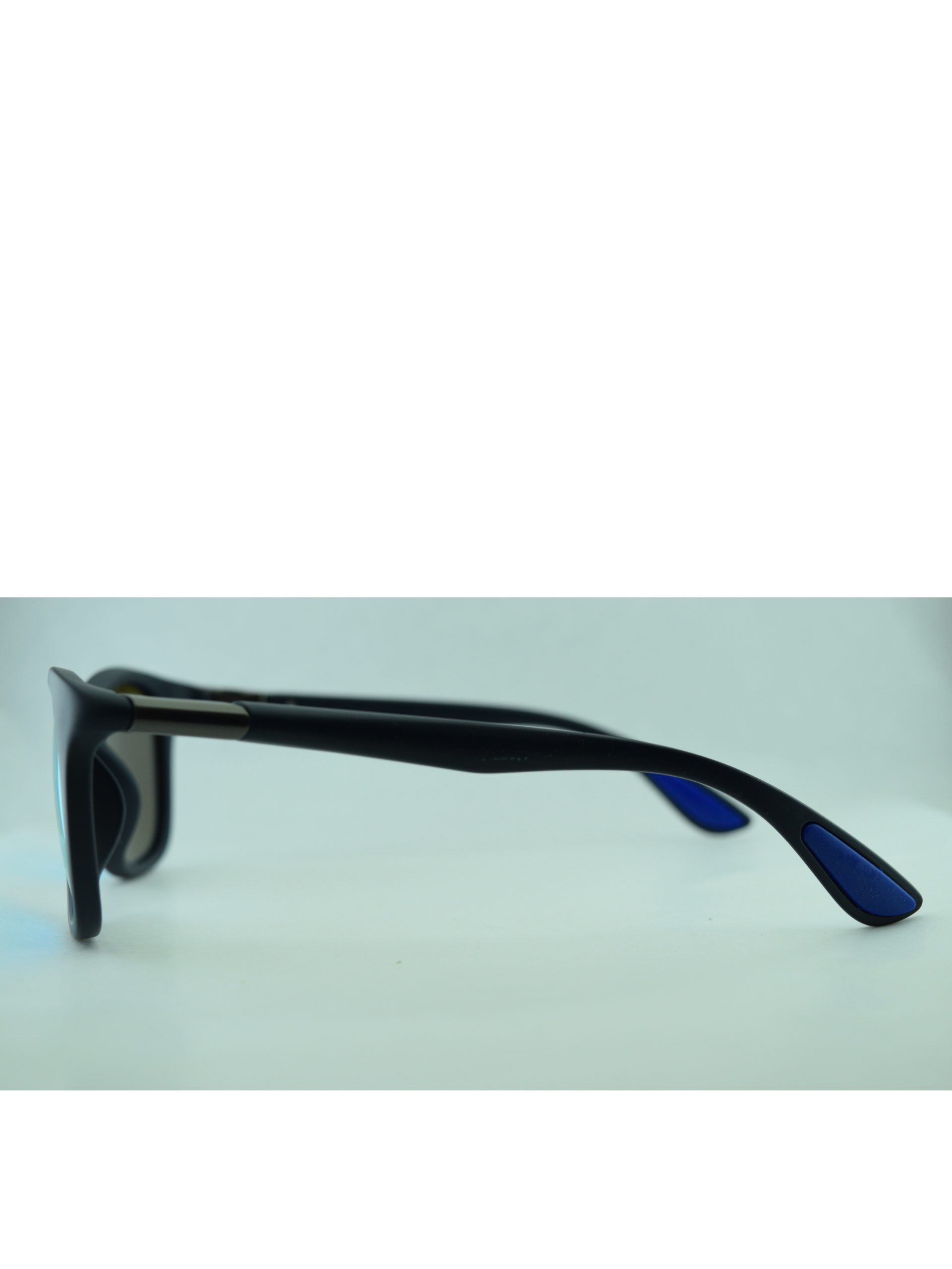Anteojos de Sol de Plastico Negro livianos con protección UV | 8352NeCRceC7
