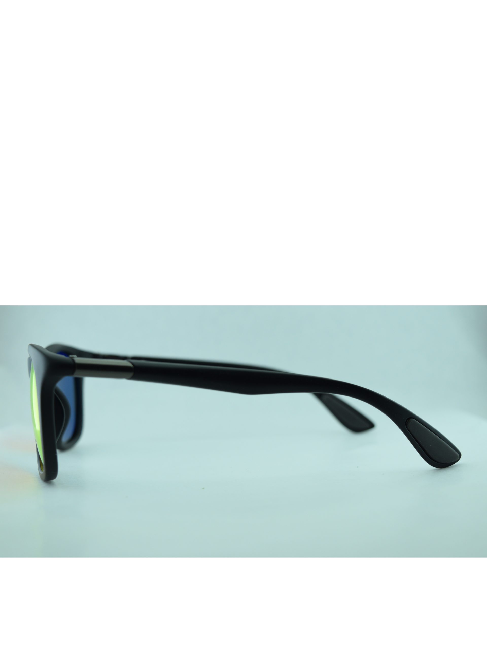 Anteojos de Sol de Plastico Negro livianos con protección UV | 8352NeCRnaC9