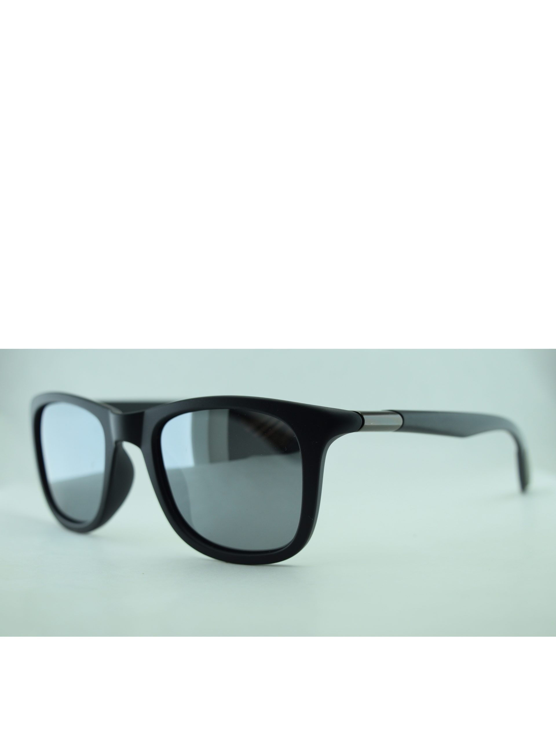Anteojos de Sol de Plastico Negro livianos con protección UV | 8352NeCRplC4
