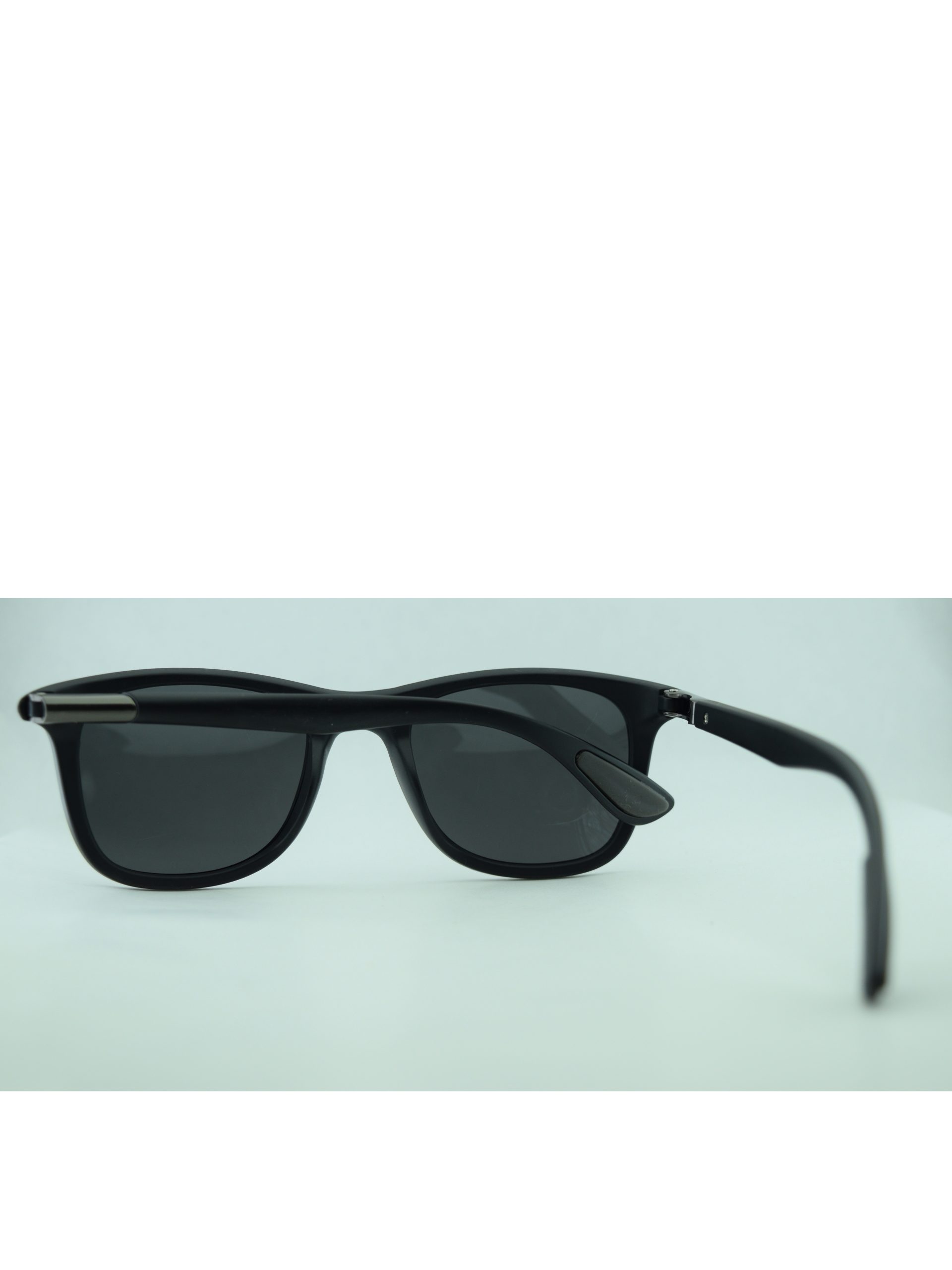 Anteojos de Sol de Plastico Negro livianos con protección UV | 8352NeCRplC4